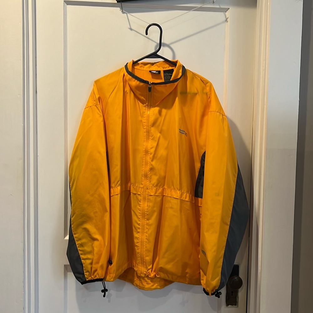 Mens Starter windbreaker. Size XL